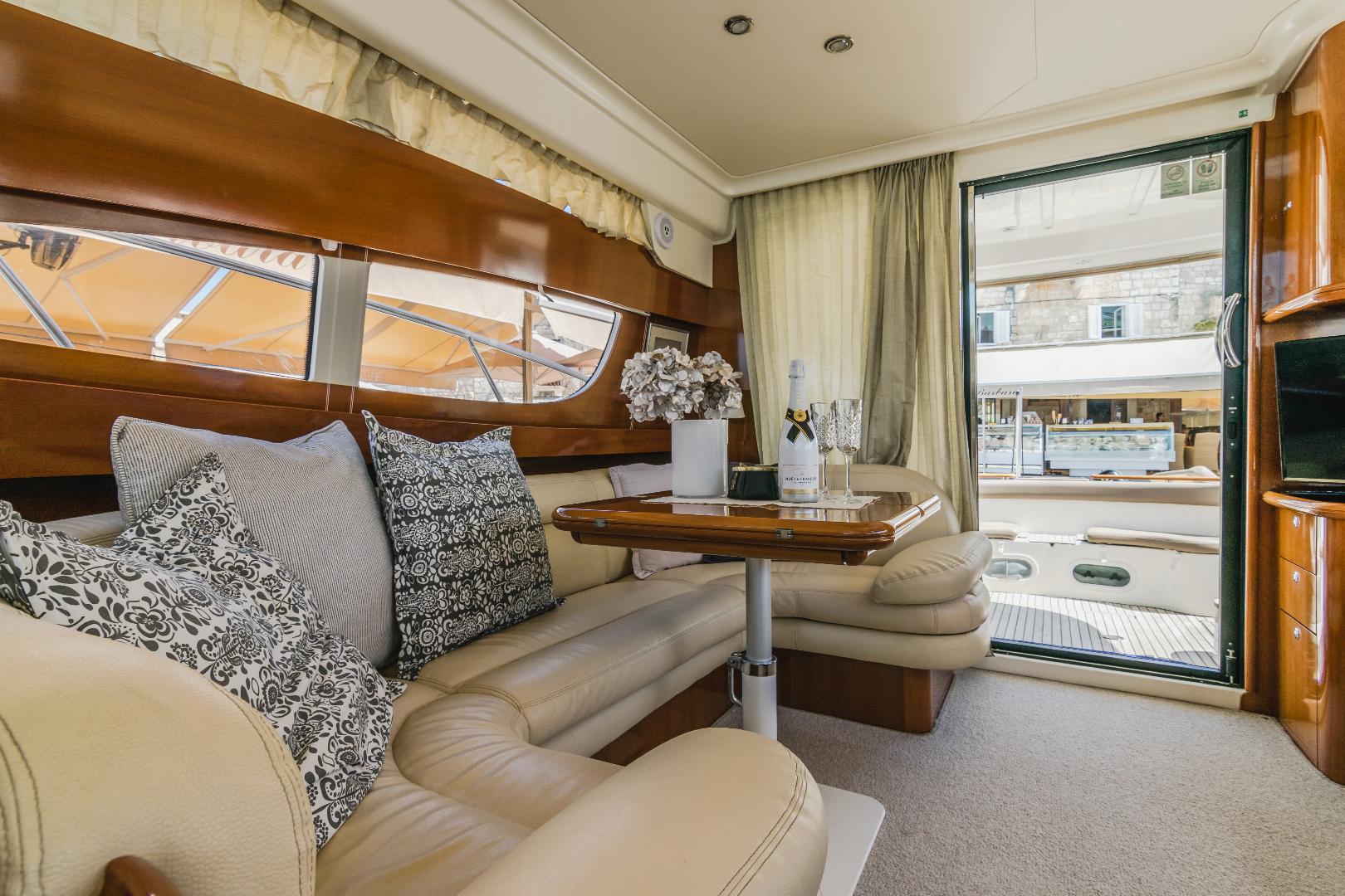 Jeanneau_Prestige_46_Fly_interior_commodore_yachting (1)