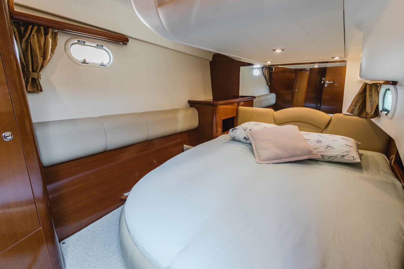 Jeanneau_Prestige_46_Fly_interior_commodore_yachting (14)