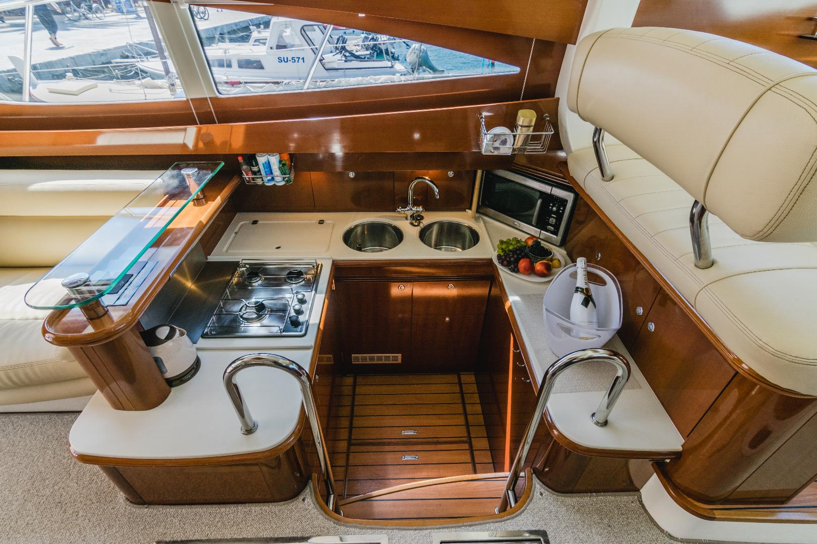 Jeanneau_Prestige_46_Fly_interior_commodore_yachting (2)