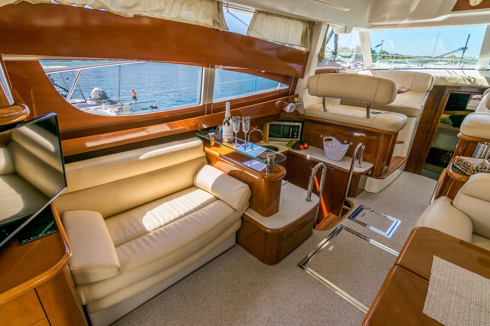 Jeanneau_Prestige_46_Fly_interior_commodore_yachting (3)